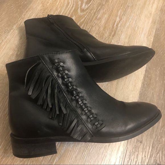 TOPSHOP Black Fringe Leather Ankle Booties block heel zipper round toe 37/6.5 - Picture 3 of 16